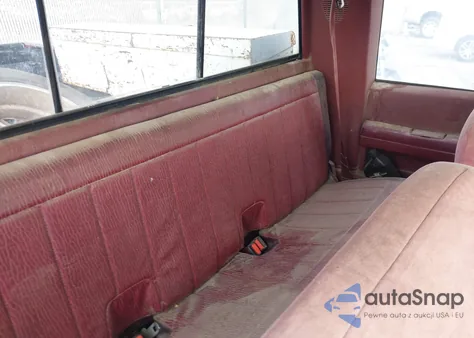 1988 Chevrolet Gmt-400 K1500 z USA, uszkodzony, nr VIN 2GCEK19K6J1225636